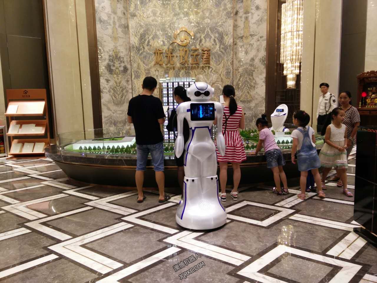 服務(wù)機(jī)器人能夠取代人工客服嗎？